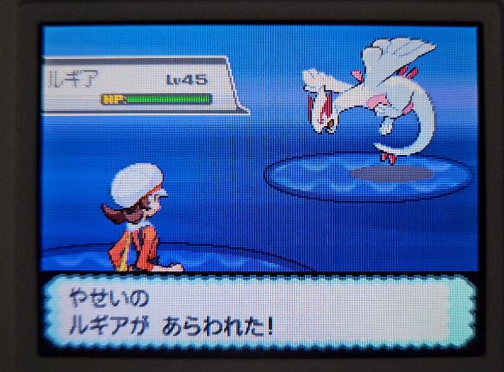 ポケットモンスター ソウルシルバーでの、色違いのルギアとの野生の戦闘画面